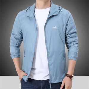 Sommer Dünne Jacke Männer Mode Mit Kapuze Kragen Wasserdicht Sonnenschutz Outdoor Wandern Klettern Mantel Größe M-4XL 220301