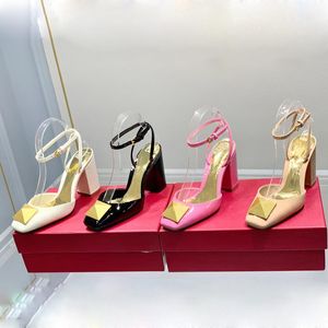 Senaste Fashion Heeled Sandals Patent Läder Buckle Evening Party Dress Shoes Luxury Designers 9cm High Heeled Wraparound Womens Sandal Factory Footwear