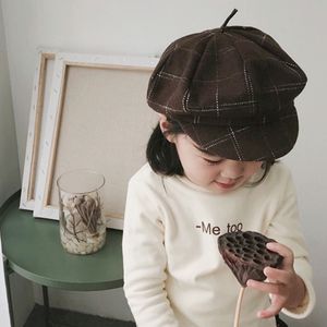 Barn åttkantiga mössor pojkar flickor gitter basker hattar baby pläd newboy hatt mode hösten vinter ins barn boll mössa s825