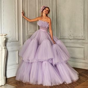 2020 Strapless Lavendel Prom Klänningar Puffy Tiered Ruffles Tulle Vintage Eveing ​​Kappor Plus Storlek Lång Formell Kändisklänning