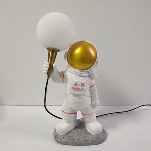 Lampy stołowe astronauta Lampa biurkowa żywica Nordic Sypialnia Light Home Decoration Salon Room Decor Space Man