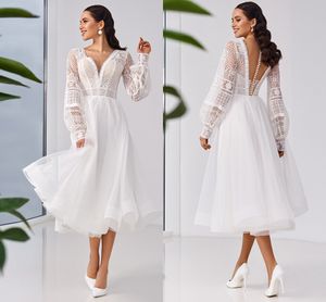 Abiti da sposa da spiaggia lunghezza tè Lanterna manica lunga in pizzo Illusion Button Back Boho country Abito da sposa corto per donna