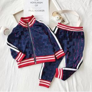 Completi di abbigliamento firmato per bambini Tute con stampa di lusso Giacche da lettera di moda Pantaloni da jogging Felpa stile sportivo casual Abbigliamento per ragazzi carino 22