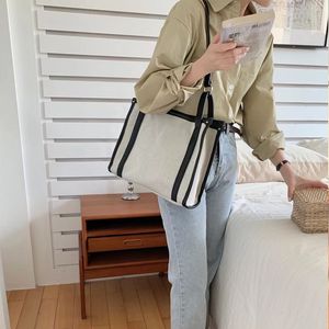 Tasarımcı Moda Lüks Çanta Kadın Çanta Geniş Omuz Kayışı Crossbody Çanta Zincir Rhombus PU Deri Siyah Bahar Çapraz Vücut Çanta