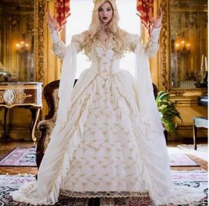 Vintage Medieval Wiktoriański Suknie Ślubne Gothic Ball Suknia 2022 Ivory i Złota Koronki Z Długim Rękawem Sznurowate Gorset Masquerade Dress Plus Size Bride Castel Formalne Suknie