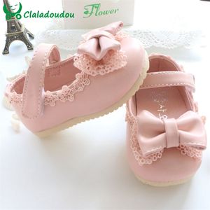 Venda 2020 Primavera / Outono Bebé Sapatos Cute Lace Bowknot Princesa Primeira Primeira Caminhante Infantil Pu sapatos de couro para o tamanho do partido 4-9.5 lj201104