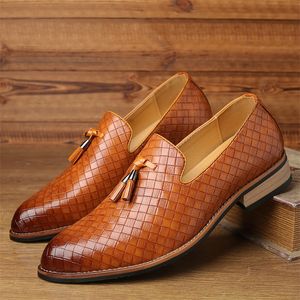 Classic Casual Man Dress Shoes Slip On Leather Loafers Man Party Elegant Men Wedding Luxury Shoes Yellow sapato social oxford