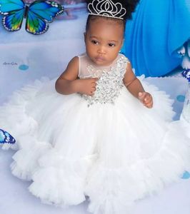 Härliga vita tyll små girs klänningar för bröllop ren nackpärlor dopklänningar småbarn spädbarn heliga nattvardsklänning 322