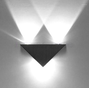 AC85-265Vの壁に取り付けられたアルミニウム現代の壁Sconce Triangleデザイン3Wのクールな白いLEDライトデコレーションホームライティングWX1561