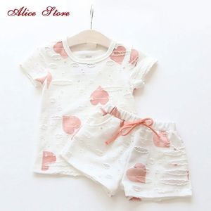 2pcs/Sets Casual Kids Clothing Mabon Girls Sets Sets Summer Heart Print Girl Tops Шорты костюмы детская одежда 201126