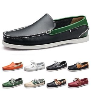 Mode mens casual skor typ82 läder brittisk stil svart vit brun grön gul röd utomhus bekväma andningsbara chaussures zapatos