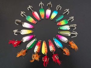 ingrosso Fish Colours-50pcs di richiami di pesca Cucchiaio Kit Crankbait Cucchiaio Bass Trota glaucomi g cm colori misti