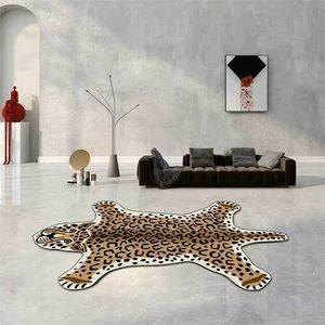 Tiger Pattern Dywan Do Salonu Faux Fur Dywan Leopard Lion Imitacja zwierząt Skóra No Slip Mat Sypialnia Decor Nocny piętro 220301