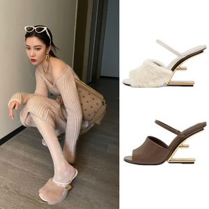 Kaydırıcılar Tasarımcı Gerçek Ln Sandals Ceather Bandged Ladies Romaatwalk Yeni Yüksek Topuklu Deri Balık Metal Topuk Kadın Sandalet Büyük Boyut Sandalet Terlik