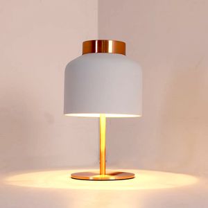 Nordic Designer LED bordslampor för vardagsrum sovrum sängljus kreativ lyx modern enkel studie skrivbordslampa