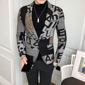 레트로 모직 블레이저 2020 가을 겨울 남자 편지 인쇄 블레이저 재킷 슬림 핏 파티 파티 클럽 패턴 패션 트위드 코트