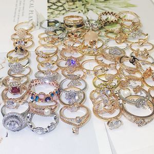 Ring mit eingelegtem Edelstein, Blume, Tier, Glanz, leichter Luxus, wunderschöner Kristall, farbiger Zirkon, 18 Karat vergoldet, Farbbeständigkeitsring