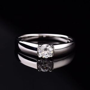 0,5-1CT D Färg Male Moissanite Rings Slim S925 Sterling Silver Platinum Plated Men Wedding Ring Fine Jewelry Diamond Tester J1208