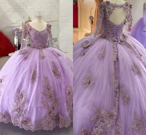 2021 lavendel långa ärmar quinceanera klänningar blommig spets pärlstav kristall v-hals nyckelhål tillbaka spets-up boll klänning prom sweet 16 klänning plus