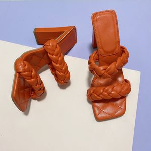 2021 新人デザイナートリビュートパテントソフトレザープラットフォームサンダルハイヒールスティレットサンダル T ストラップ女性の靴スライドとボックス