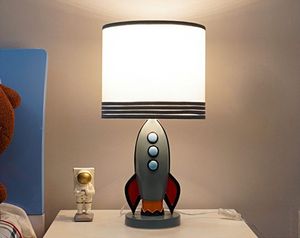 Amerikanische Rakete Harz Tischlampe Stoff Lampenschirm Cartoon Kinder Schlafzimmer Nachttischlampen LED Schreibtischleuchte für Kinder Arbeitszimmer Schlafsaal