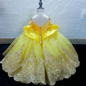 Gul spetskristaller Flower Girl Dresses Princess Ball klänning Little Girl Wedding Dresses Billiga nattvardsgiltiga klänningar Klänningar ZJ692983