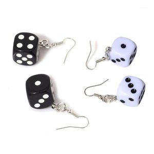 Dangle żyrandol zabawne kolczyki kostki akryl biały kostka 3D Cubic Charm Drop Black White1