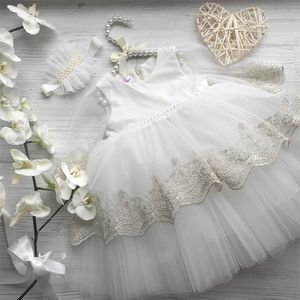 Bonito batismo vestidos para bebés com headband Lace Appliqued Pérolas Jewel Long Neck vestido do baptismo Tulle Primeira Comunicação Vestidos