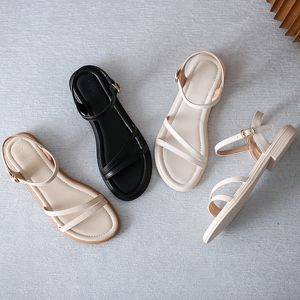 Fivela strap moda feminina sapatos 2022 macio fêmea sandália limpar saltos luxo conforto novo meninas bege gladiador verão baixo plano s