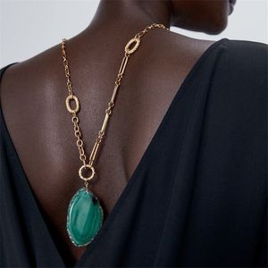 Elegant Statement Pendant Necklace with Vintage Emerald Crystal Charm Choker Gold Chain Costume Drag Queen Jewelry for Women 1 Pc