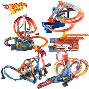 HotWheels Roundabout Track Toy Square City Modello di auto in miniatura Giocattoli per bambini Classico per bambini Carros Brinquedos Educativo LJ200930