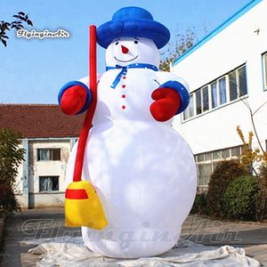Utomhus jul uppblåsbara snögubbe 5m vit jätte luftblåst konstgjord snögubbe modell ballong håller en kvast för nyår dekoration
