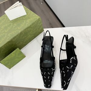 2022 مصمم أحذية للسيدات الصنادل العلامة التجارية الأصلية الجلدية الفريدة الفريدة ذات الحجم الكلاسيكي الأنيق ل 34-41 مريحة