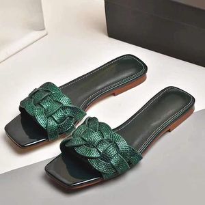 Pantofola da donna 2021 Pantofola di design Pantofola casual di alta qualità Infradito in pelle di vitello con tessitura a diamante Taglia 35-41 Con scatola