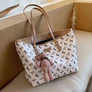 Einkaufstaschen Queenie Mode Pferd Gedruckt Tasche mit Bär Große Kapazität Schulter für Frauen Luxus Designer Handtasche 220301