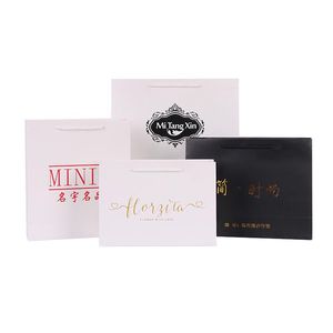 Sacchetto regalo di carta nera 15 * 12 + 6 cm Borse per la spesa Kraft di piccole dimensioni con manico per regali per feste, scarpe, logo personalizzato disponibile