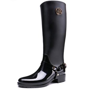 Sıcak satış-Sıcak Satış Eko-PVC Diz-Yüksek Fermuar Kapatma Klasik İnce Tasarım Kadın Rain Boots