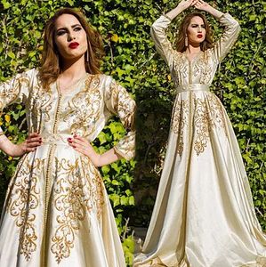 Lyxig elfenben marockansk kaftan kväll klänningar full ärm pärlstav gyllene applikationer sash muslim dubai saudiarabiska formella klänningar prom klänning