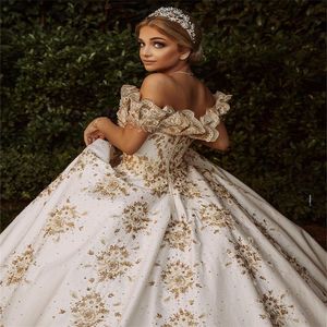 Gold Crystal Ball Gown Wedding Dresses Luxury Dubai Chic Appliced ​​Spets Bridal Gown Ruched Satin Gorgeous Court Train Robes de Mar319a