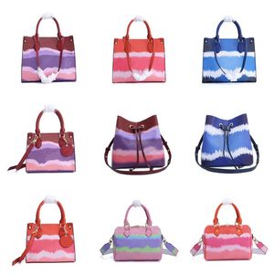 Luxurys Designers Väskor Totes Axelväska för Kvinnor Axelväska Designers Classic Lady Handväskor Purses Väskor