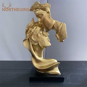 Northeuins 26 CM Żywica Para Maska Kissing Lover Figurki Kreatywne Walentynki Obecne Desktop Art Statue Home Decor Obiekt 220115