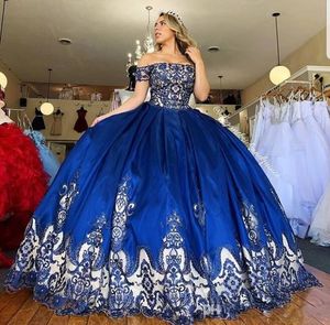 2021 Novo Vintage Royal Azul Quinceanera Vestidos Off Should Satin Lace Appliques Plus Size Puffy Ball Ball Festa de vestido de baile Vestidos de noite