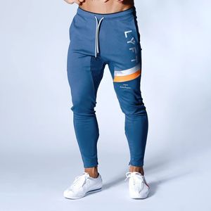 Fiess kulturystyka swobodna druk mężczyźni Joggers spodnie bawełniane spodnie dresowe szczupły fit streetwear męski spodnie 201125