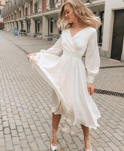 Bohemian Bröllopsklänning Kort Enkel Chiffon V-Neck Knee Längd Billiga Långärmade Bröllopklänningar Gorgeous For Women Beach Vestidos