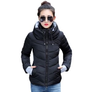 秋冬のジャケットの女性のプラスサイズのレディースパーカー厚いアウターストリートフード付きコート短い女性スリムコットンパッド入りの基本トップ