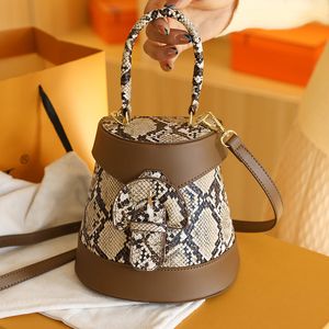 Wholesale ladies shoulder bags sweet and lovely printed leather handbag thicken cylinder shaped fashion drawable bucket bag street trend contrast backpack