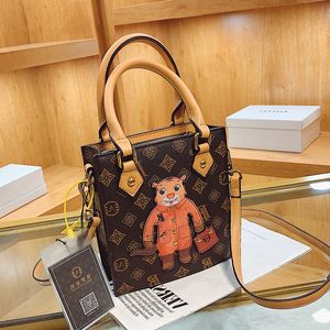 Wholesale factory ladies leathers shoulder bags thicken styling vertical handbag street popular printed leather backpack sweet cute cartoon fashion Tote bag