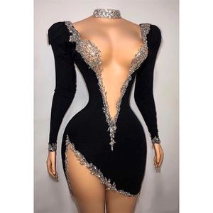 Elegant Black Satin Nye Prom -klänningar med långärmad pärlspetsar plus storlek Nyår Celebrity Tail Party Evening Clows