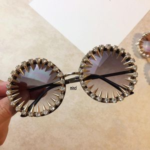 Okulary przeciwsłoneczne 2021 Mężczyzna Designer Fashion Rivet Punk Sun Glasses Rhinestone Okrągłe Kobiety Unikalny Styl UV400 NX1