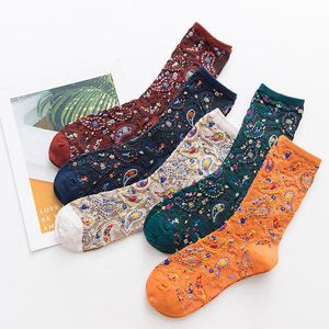 Skarpety Hosiery 2021 kobieta etniczna kwiecisty druku bawełniane długie dla kobiet koreański mody harajuku retro vintage streetwear załoga